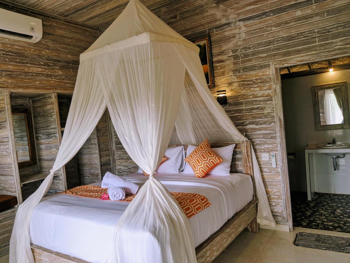 Mesari Hut Lembongan Hotel Exterior photo